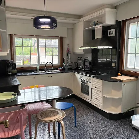 The Eira - Spacious Duplex With Lush Garden *